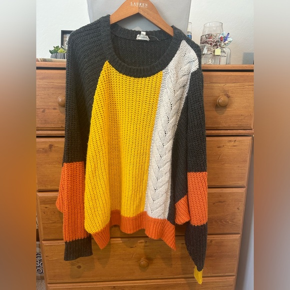 Vicidolls Color Block Sweater - Picture 5 of 12